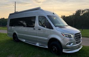 2026 Insignia 24B RV rental photo 1