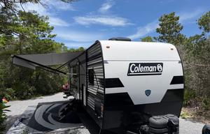 2025 Coleman Lantern 28 BHS