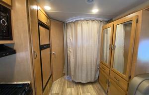 Very Clean! 2017 THOR Four Winds 24 ft. Good Size.
