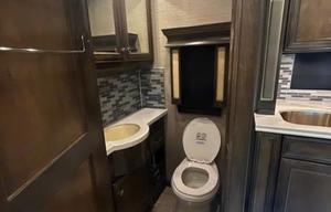 A-5 Luxury 41',King Bed, 1.5 Bath, Diesel- Sleep 7