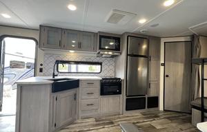 Spotless!  2022  RV Coleman Lantern Series 263BH