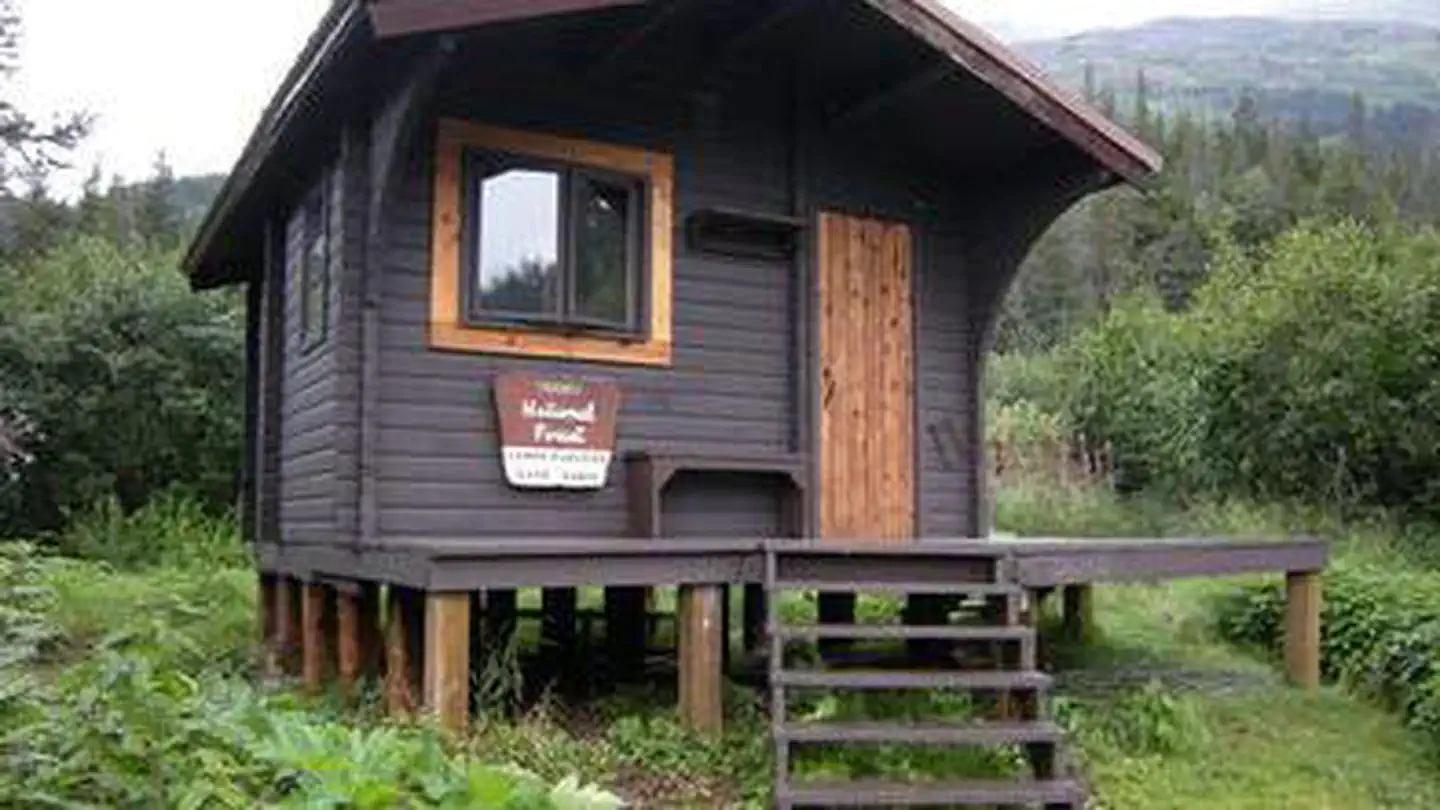 Lower Paradise Lake Cabin