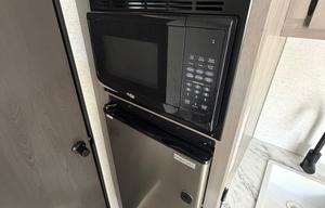 2025 Keystone Hideout - Modern, Cozy & Easy to Tow RV rental photo 17