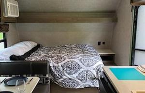 NO LIMITS! Easy tow! Sleeps 5! BUNKS!