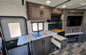 2022 FR3 34DS Class-A(Gas) Sleeps Up to 8 + Tent