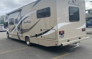 JESSIE - 2018 Thor Motor Coach Four Winds 30D