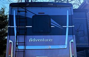 Luxury Winnebago Adventurer – Drive, Camp or Glamp