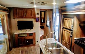 2017 Keystone Cougar Lite, Luxury Condo on Wheels!