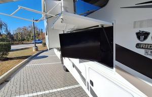 2018 Jayco Motorhome sleeps 10!