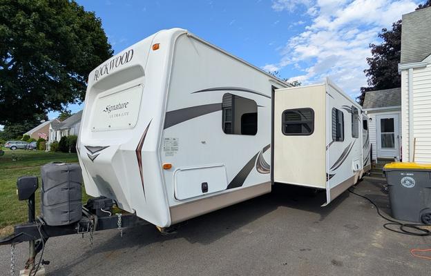 2016 Forest River RV Rockwood Signature Ultra Lite 8312SS RV rental photo 1