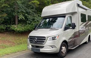 The Wayfarer Luxe – Tiffin Mercedes Diesel Class C