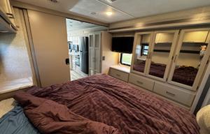 Easy-to-Drive ClassA w/ Surprising Amount of Room