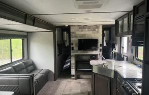 2020 Coleman Lantern Sleeps 10