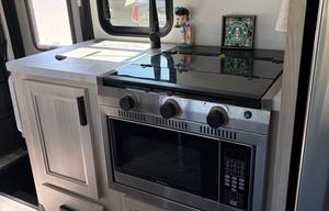 Betty Boondocks- 24ft Class C RV in Ventura County