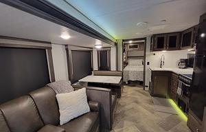 ☆Reclining sofa☆Large bathroom