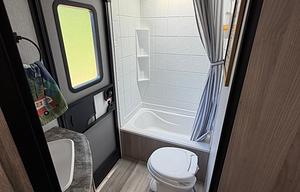 Golden Getaways Family RV – Sleeps 8 - 10
