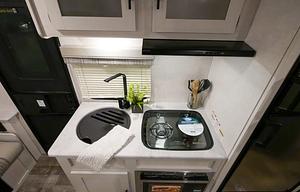 R-POD 193 w/King Size Bed **Delivery Offered**