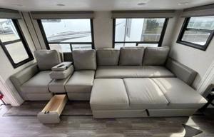 NEW 5TH WHEEL CAMPER WITH ROOM FOR EVERYONE!