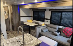 2022 Zinger 2 BR Bunkhouse - perfect for families!
