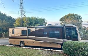 Palace on wheels! -2005 Revolution LE 40 ft