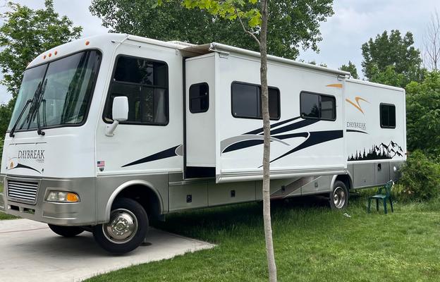 Earth Trekker 35’ Motorcoach for 7
