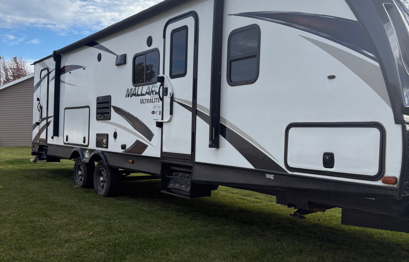 Family Bunkhouse Sleeps 9 • Delivery