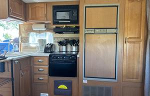 Large Camper - Vacation Ready/Full of Amenities