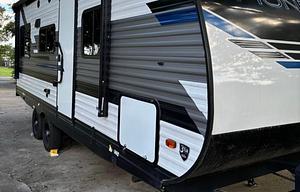 2022 Heartland Pioneer RD 210 RV rental photo 3