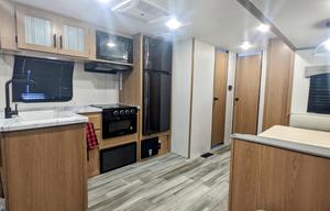 Clean 2022 Camper W/ Queen Room and Bunk Room