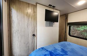 Adventurer - Spacious and Pet-Friendly Getaway