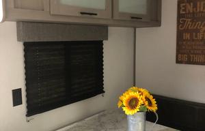 2024 Coleman Lantern 17R Travel Trailer