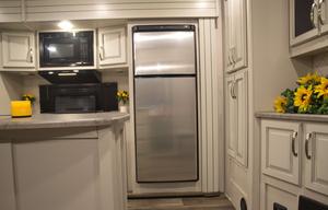 Cozy Keystone with Washer & Dryer (GWTX 1943)