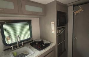 2023 Coleman 17B RV rental photo 7