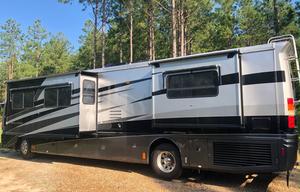 2004 Fleetwood RV Revolution LE 40E