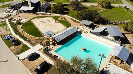 Camp Ledgerock Retreat - Luxury Glamping on Canyon Lake