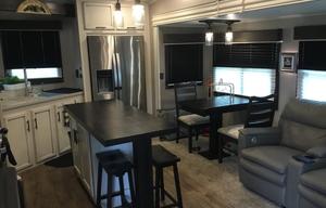 Prince RV Castle  /2020 Jayco Eagle 319MLOK