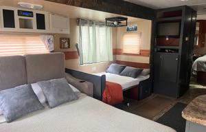 Cozy Home Pet Friendly RV