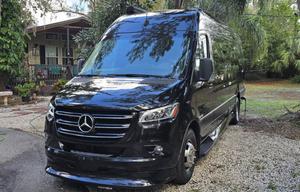 American Patriot Mercedes Luxury Camper Van Seats5