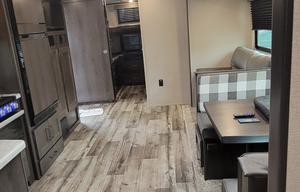 Dual-Suite Retreat Family Bunkhouse 32' Transcend