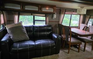 2016 Salem Hemisphere Lite 272RLIS RV rental photo 6