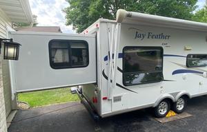 2010 Jayco Jay Feather EXP 213 (Very clean camper)