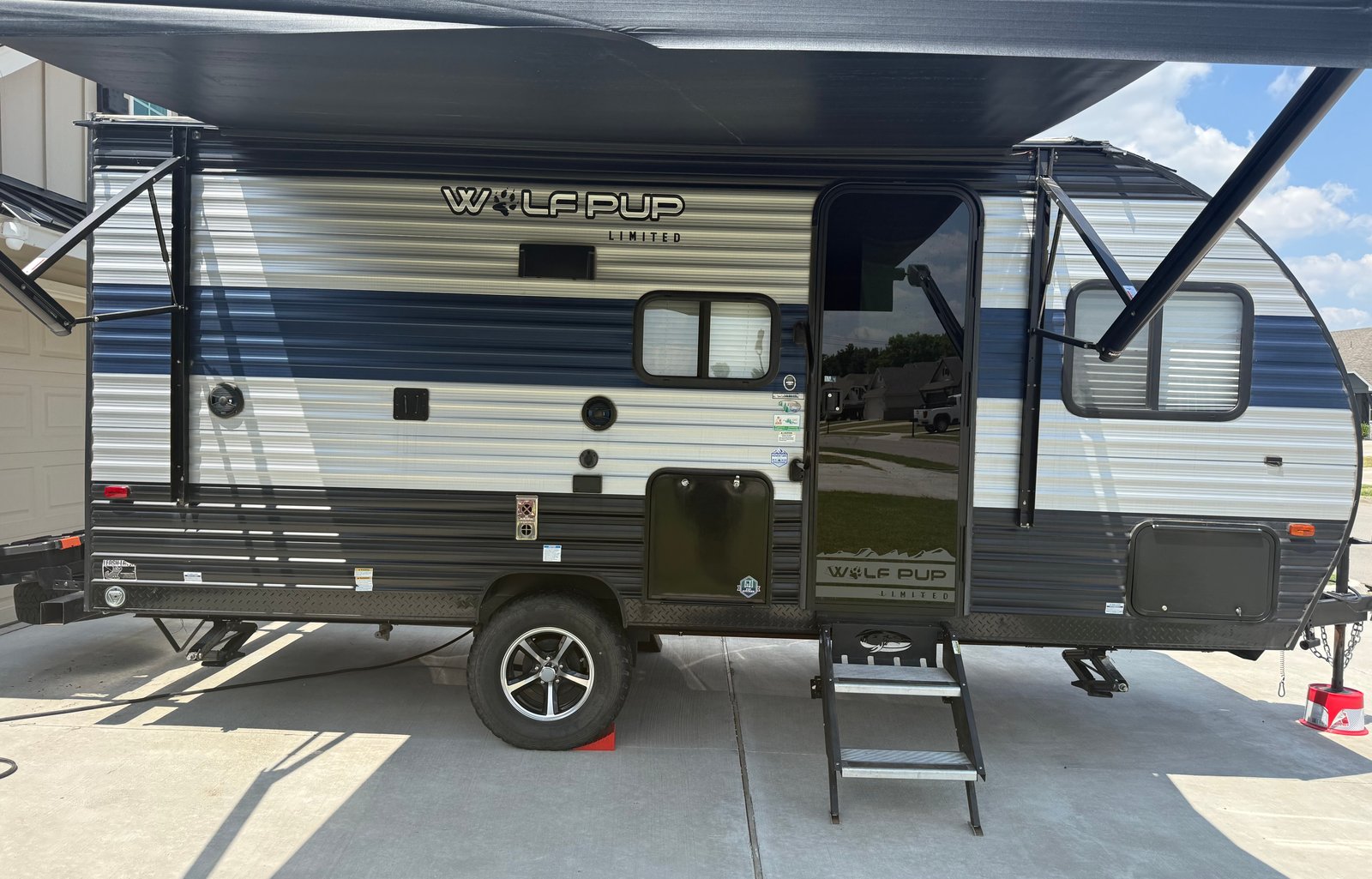Wolf Pup Bunkhouse • Sleeps 5 • Delivery & Setup