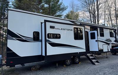 Giant Family RV