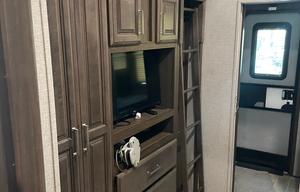 2019 Keystone RV Avalanche 396BH RV rental photo 12