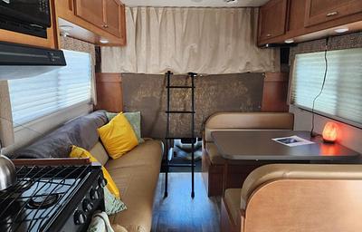 2017 Winnebago Minnie Winnie 25B