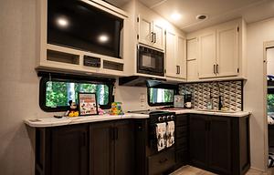 Brand NEW 2026 Luxury Camper Near Disney World!