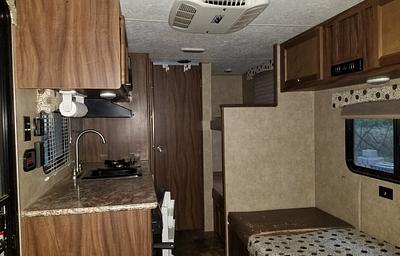 2016 Coachmen RV Clipper Camping Trailers 17bh RV rental photo 3
