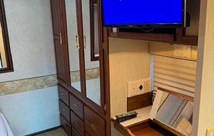 2004 Winnebago Adventurer 33C