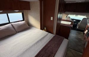 Cozy & Easy-to-Drive Class C RV