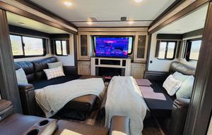 The Cabana Montana - 2021 Montana HC 377FL